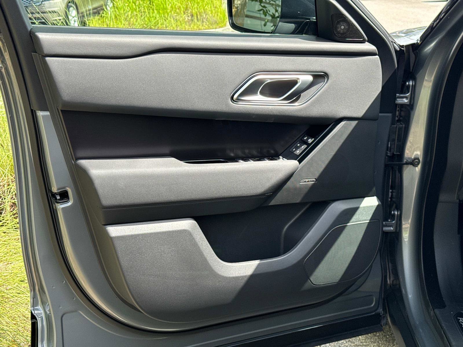 New 2026 Land Rover Range Rover Velar Dynamic SE image 17