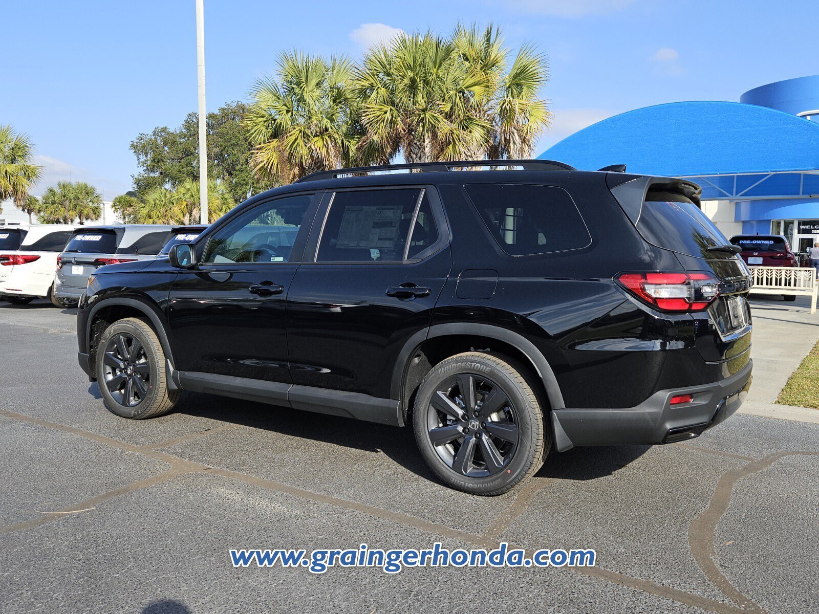 New 2026 Honda Pilot Sport image 3