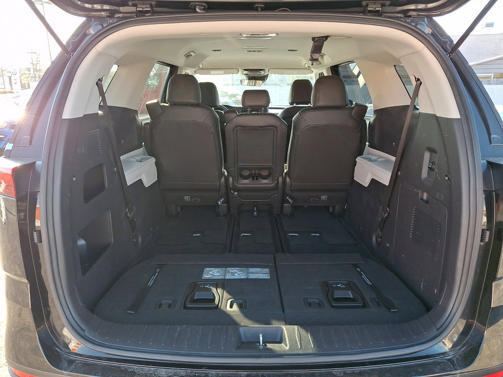 Used 2024 Kia Carnival LX image 18