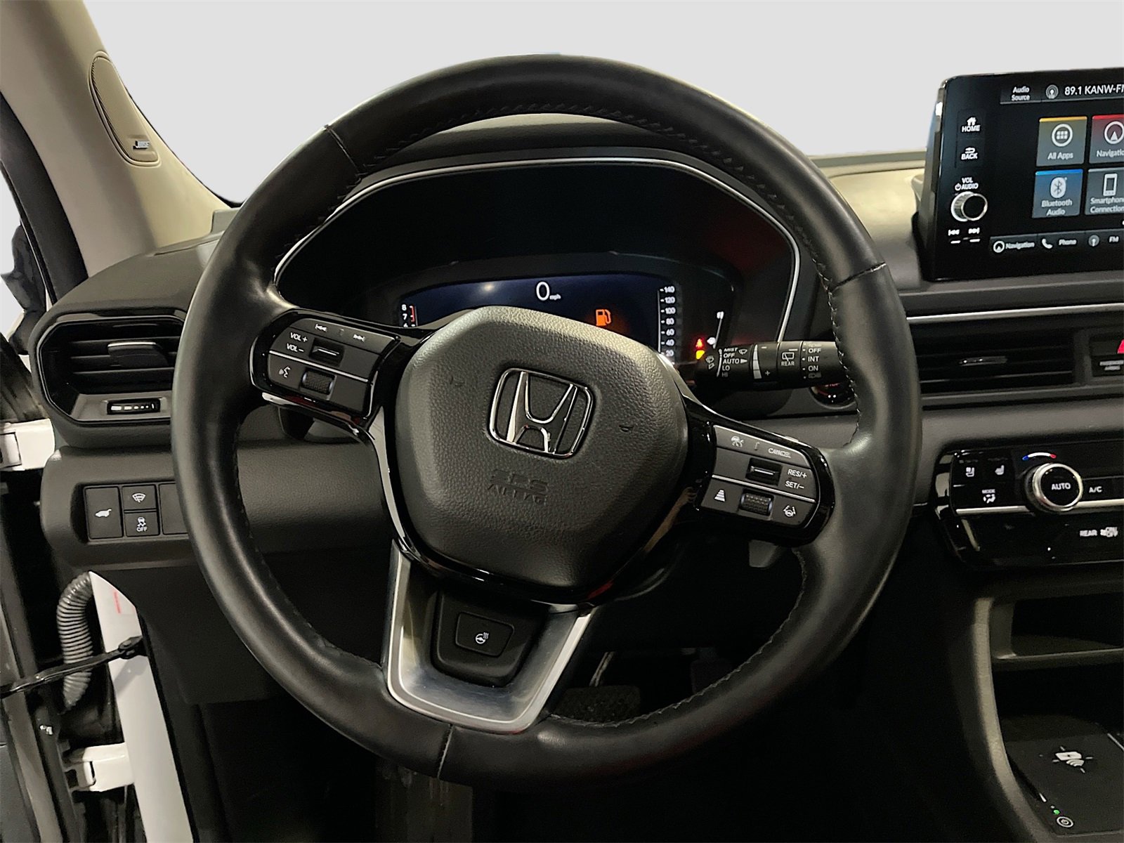 Used 2024 Honda Pilot Elite image 11