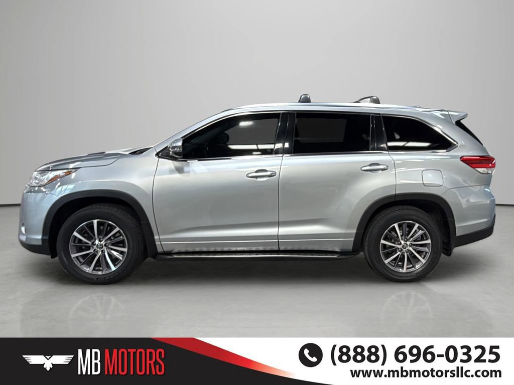 Used 2017 Toyota Highlander XLE AWD/4WD image 2
