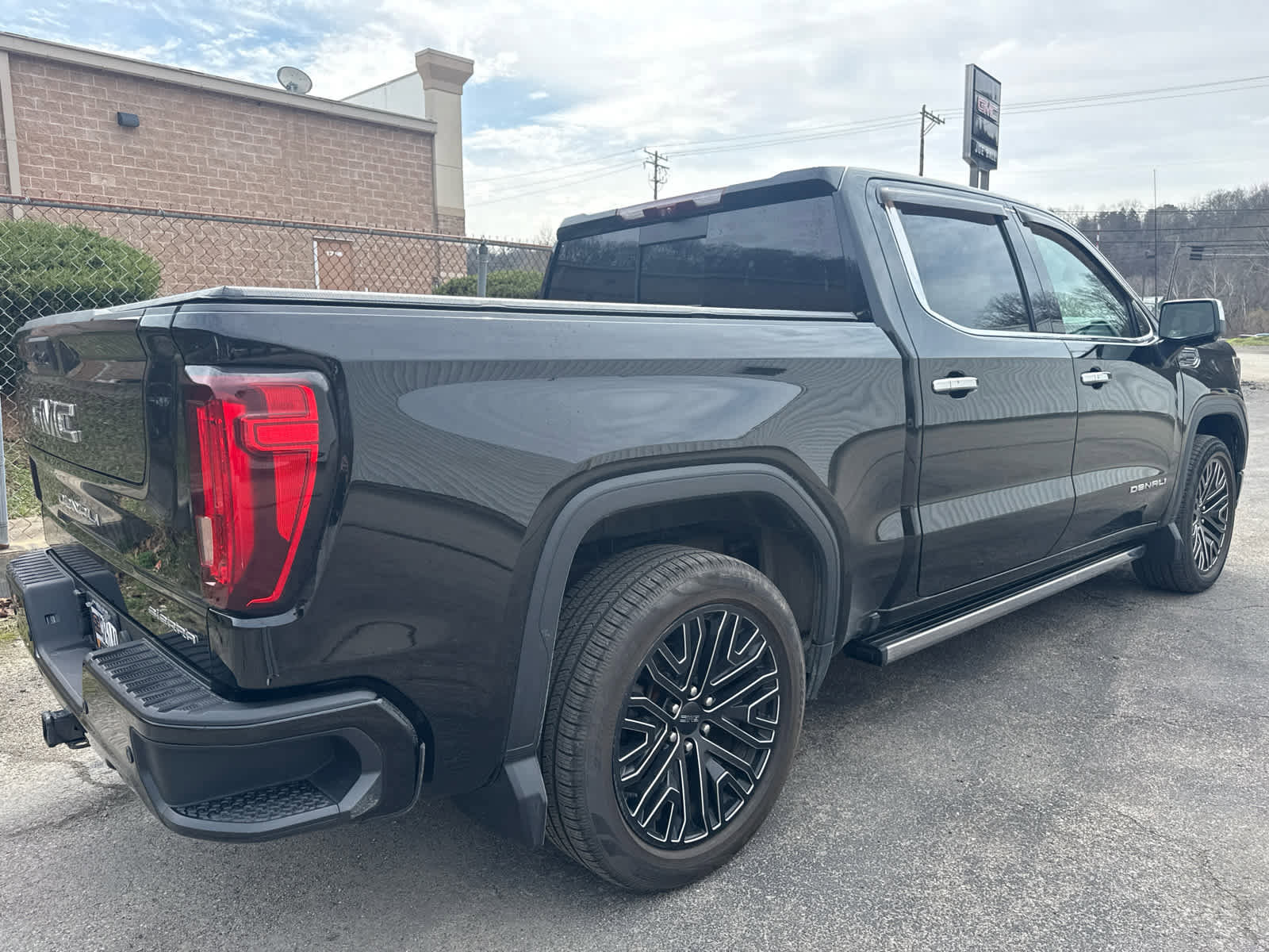 Used 2022 GMC Sierra 1500 Denali Ultimate image 9