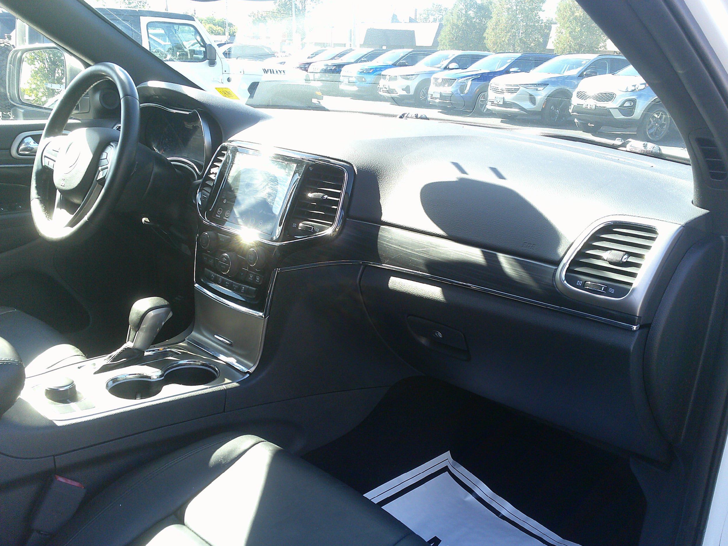 Used 2020 Jeep Grand Cherokee Limited AWD/4WD image 23