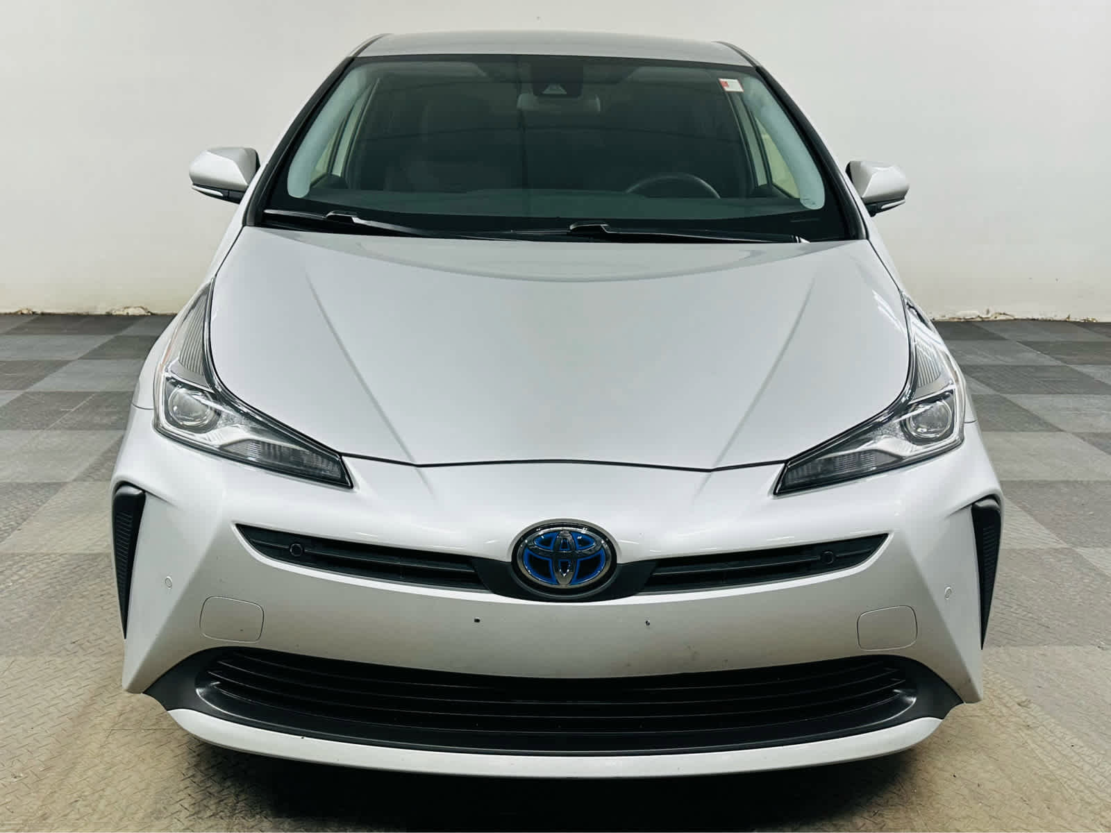 Used 2019 Toyota Prius LE image 2