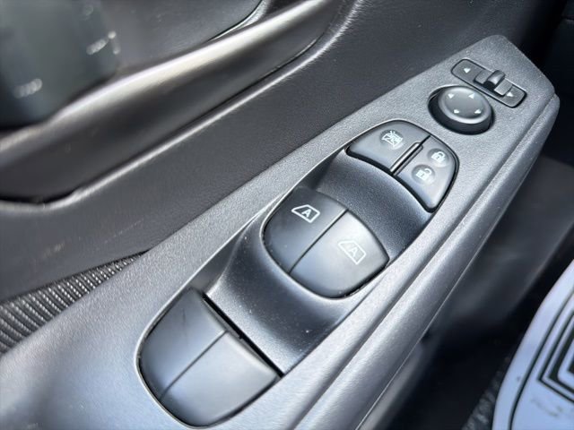 Certified 2025 Nissan Kicks Play S image 21