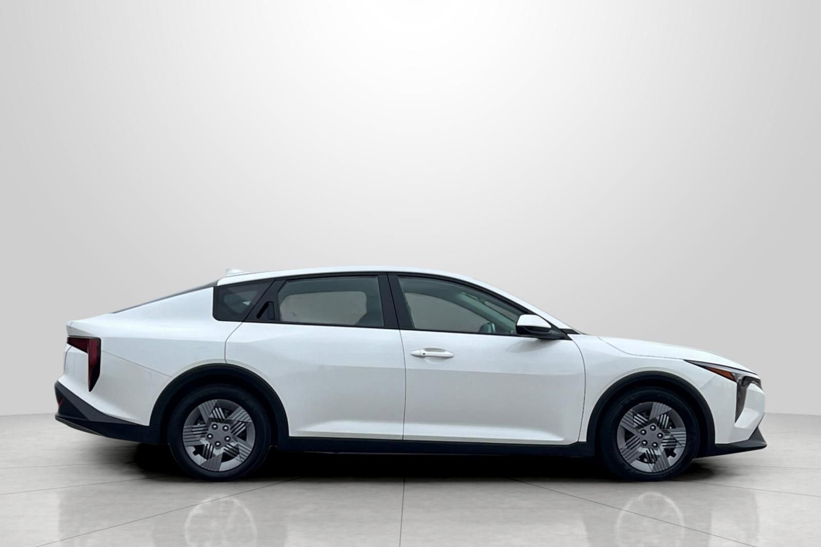 Used 2025 Kia K4 LX image 3
