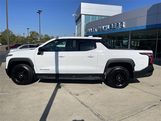 New 2025 Chevrolet Silverado EV LT image 4