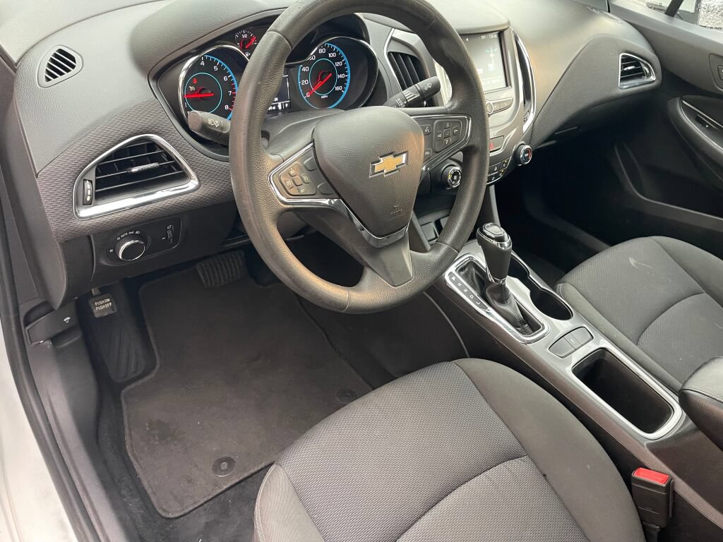 Used 2016 Chevrolet Cruze LT FWD image 5