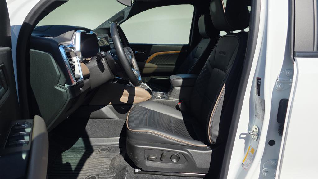 Used 2023 GMC Canyon Denali image 11