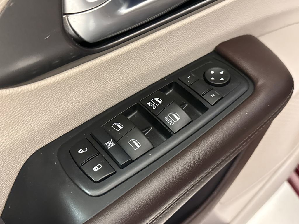 Used 2017 Chrysler Pacifica Touring image 23