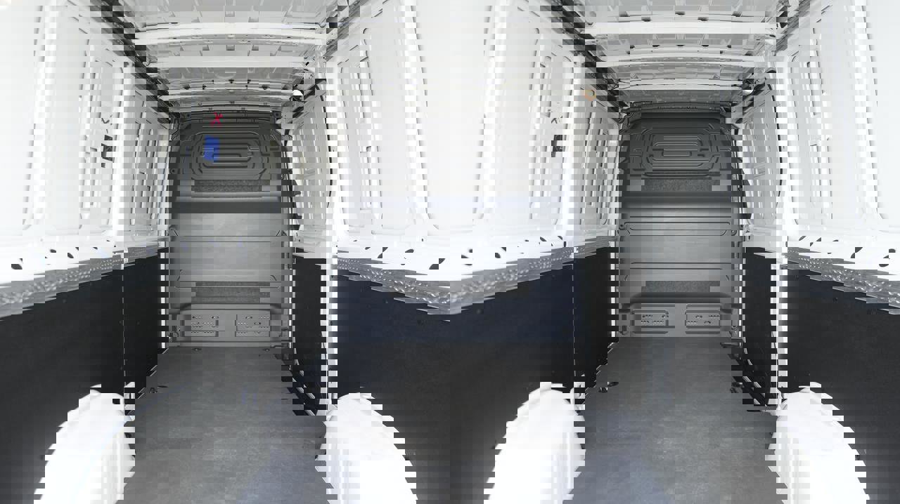 Used 2025 Mercedes-Benz Sprinter 2500 image 8