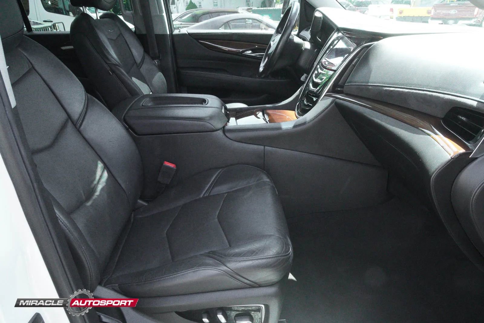 Used 2018 Cadillac Escalade ESV Premium Luxury AWD/4WD image 32