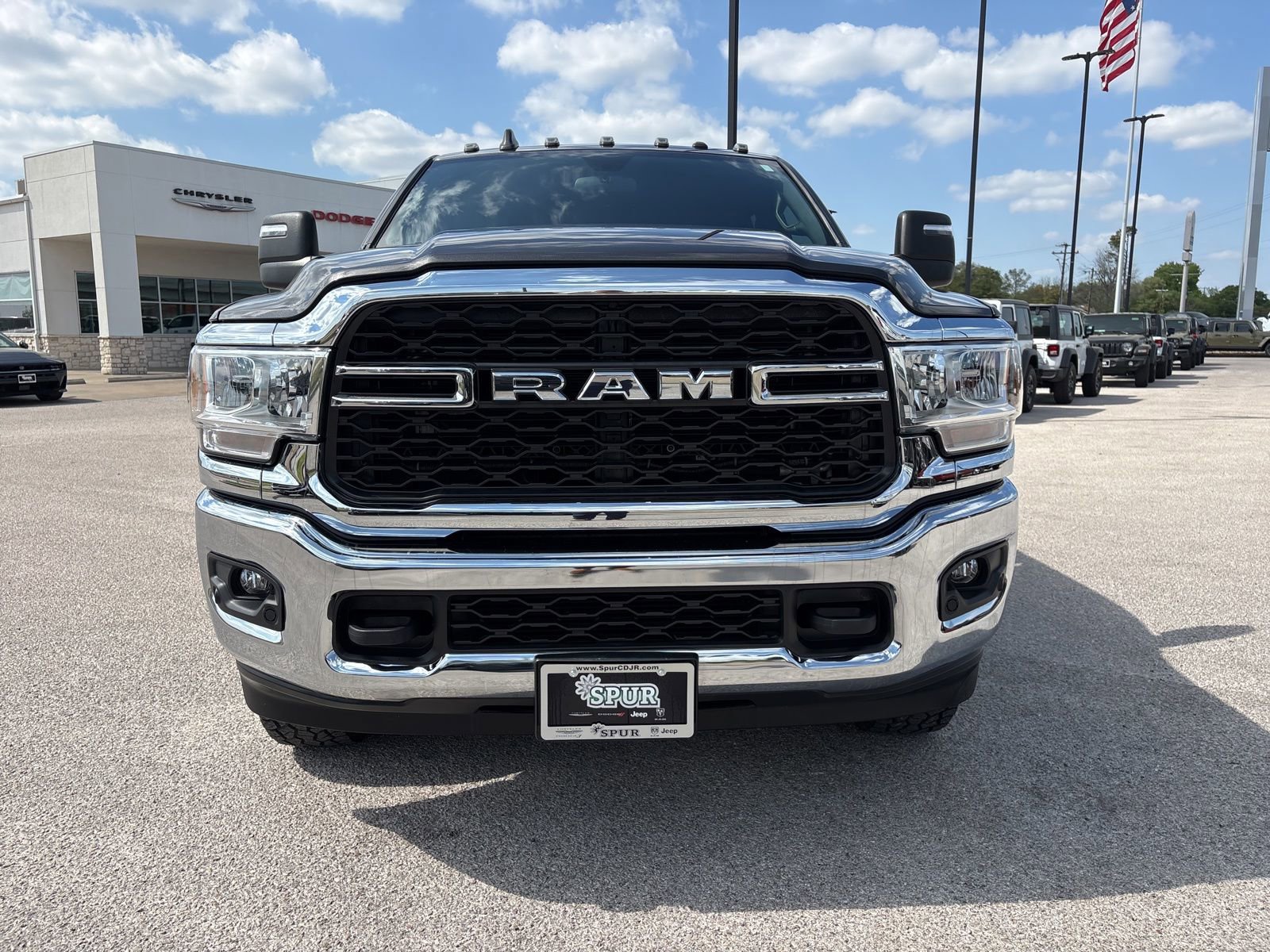 Used 2024 RAM 2500 Tradesman w/ Chrome Appearance Group image 9