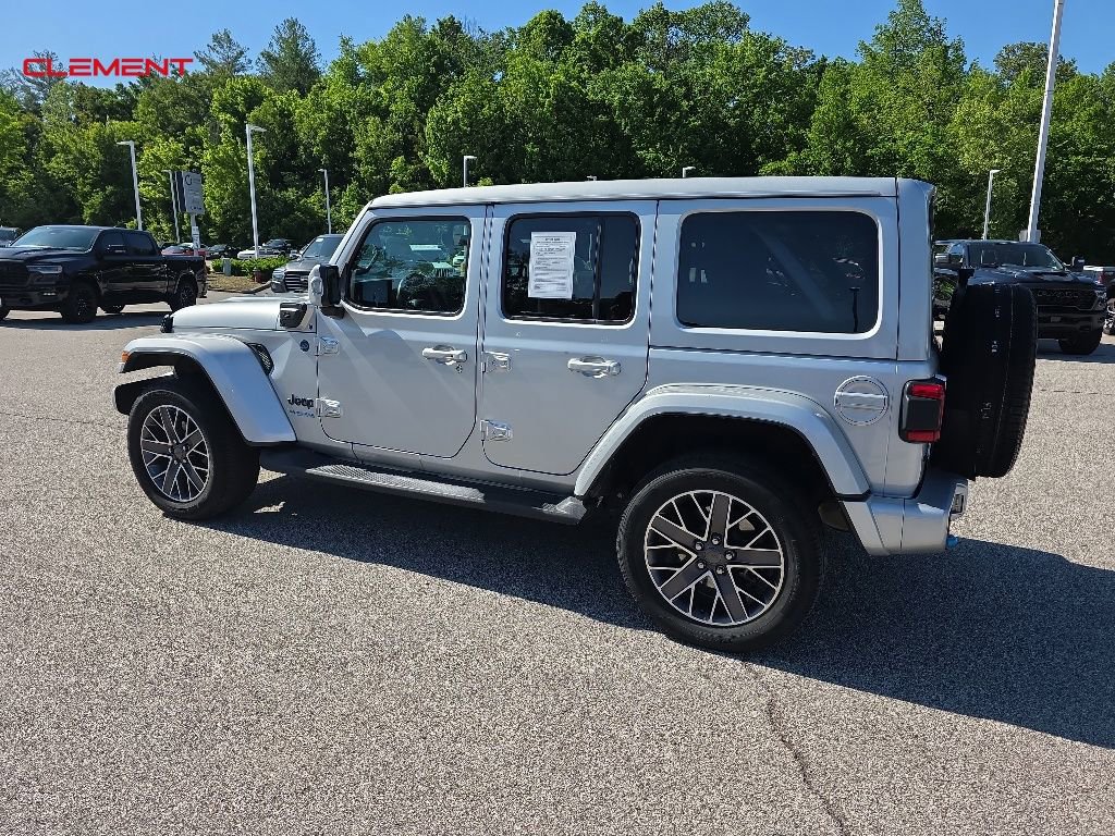 Used 2022 Jeep Wrangler Unlimited Sahara AWD/4WD image 7