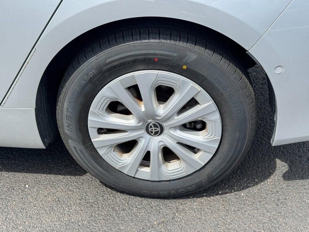 Used 2022 Toyota Prius LE image 7