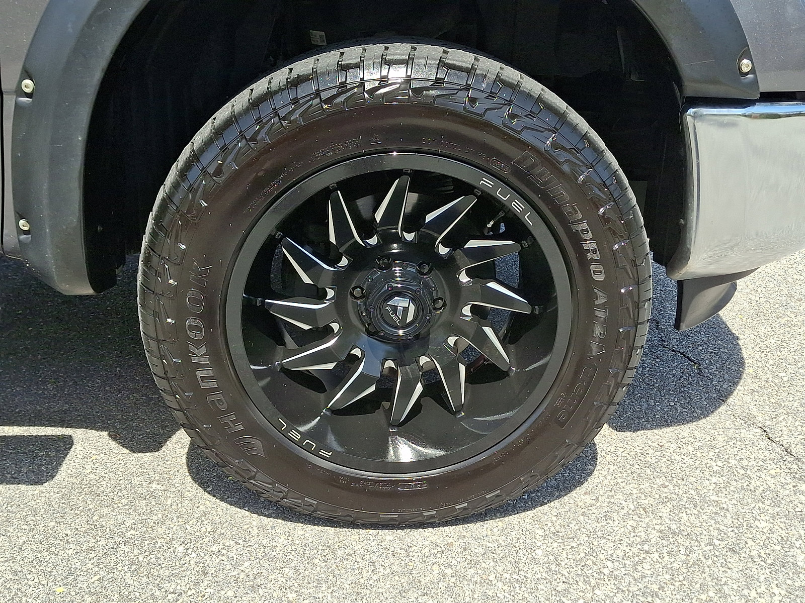 Used 2019 Nissan Titan SV w/ SV Convenience Package image 8