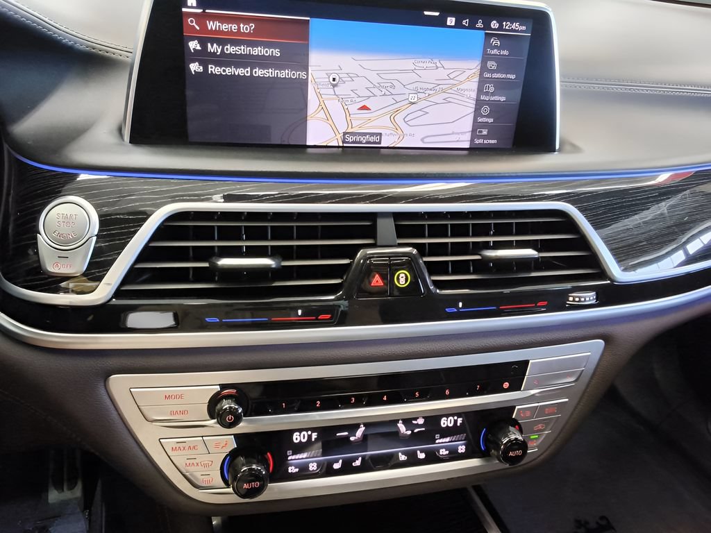 Used 2021 BMW 750i xDrive w/ Executive Package AWD/4WD image 25