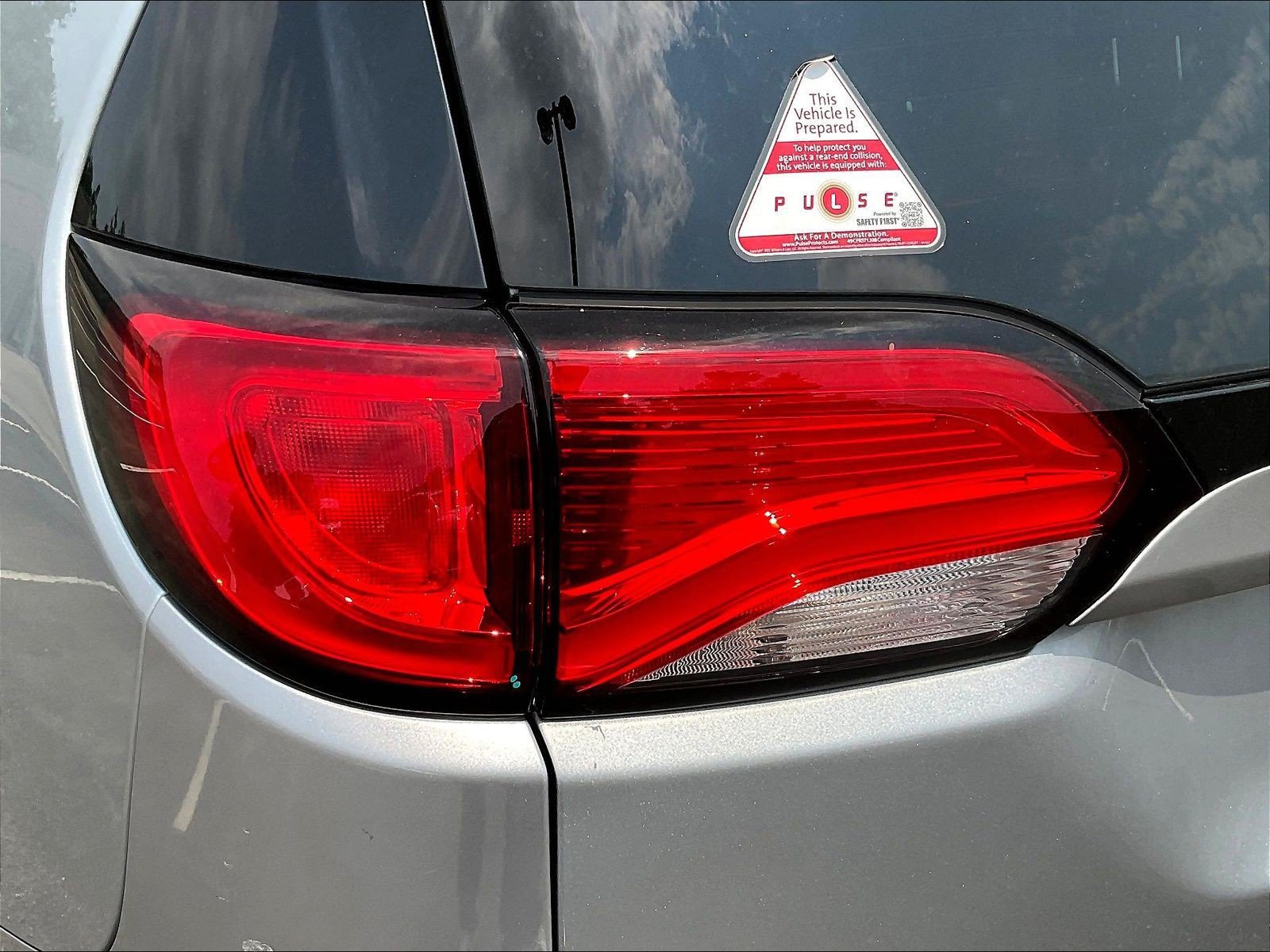 Used 2019 Chrysler Pacifica Touring Plus w/ Advanced Safetytec Group FWD image 23