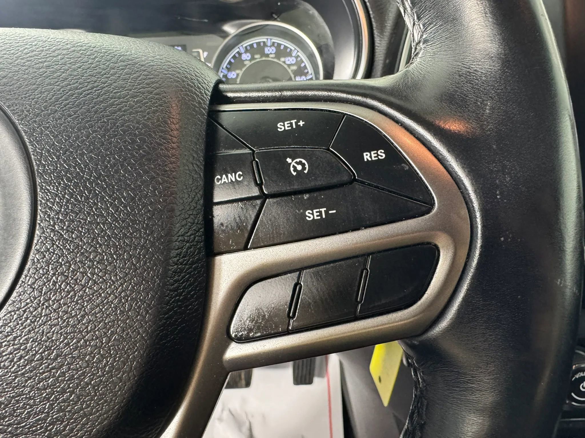 Used 2019 Jeep Cherokee Latitude w/ Cold Weather Group AWD/4WD image 16