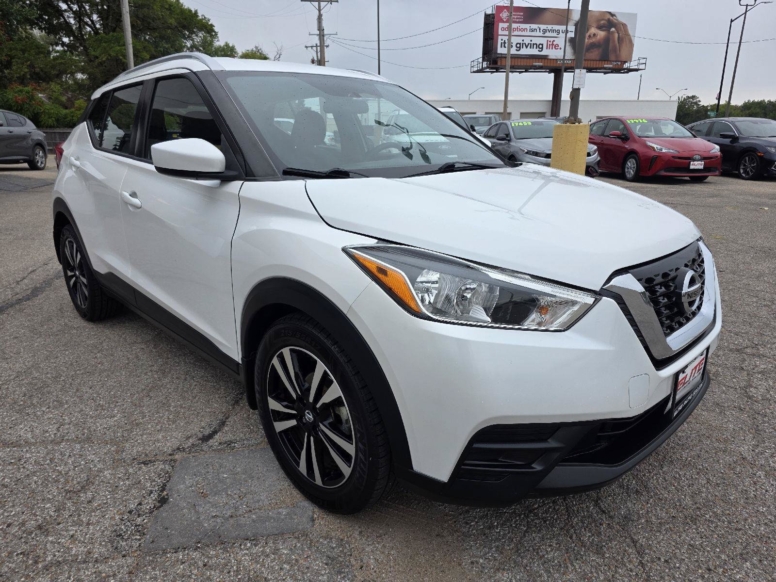 Used 2018 Nissan Kicks SV FWD image 3