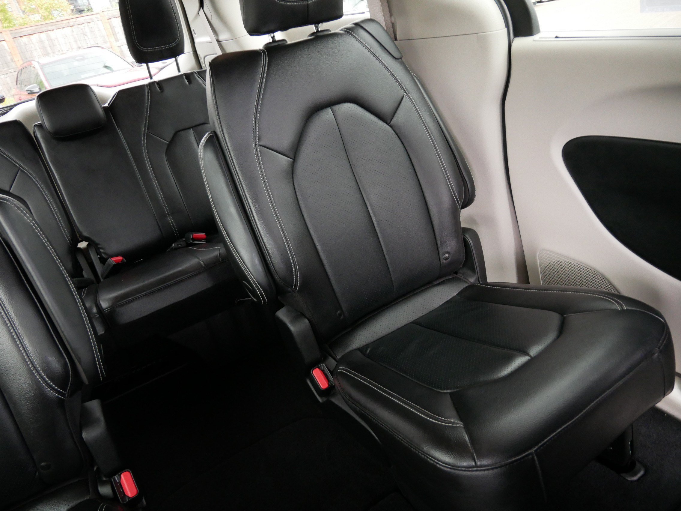 Used 2022 Chrysler Pacifica Touring-L FWD image 14