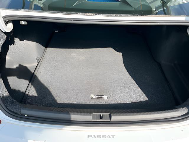 Used 2018 Volkswagen Passat 2.0T R-Line FWD image 7