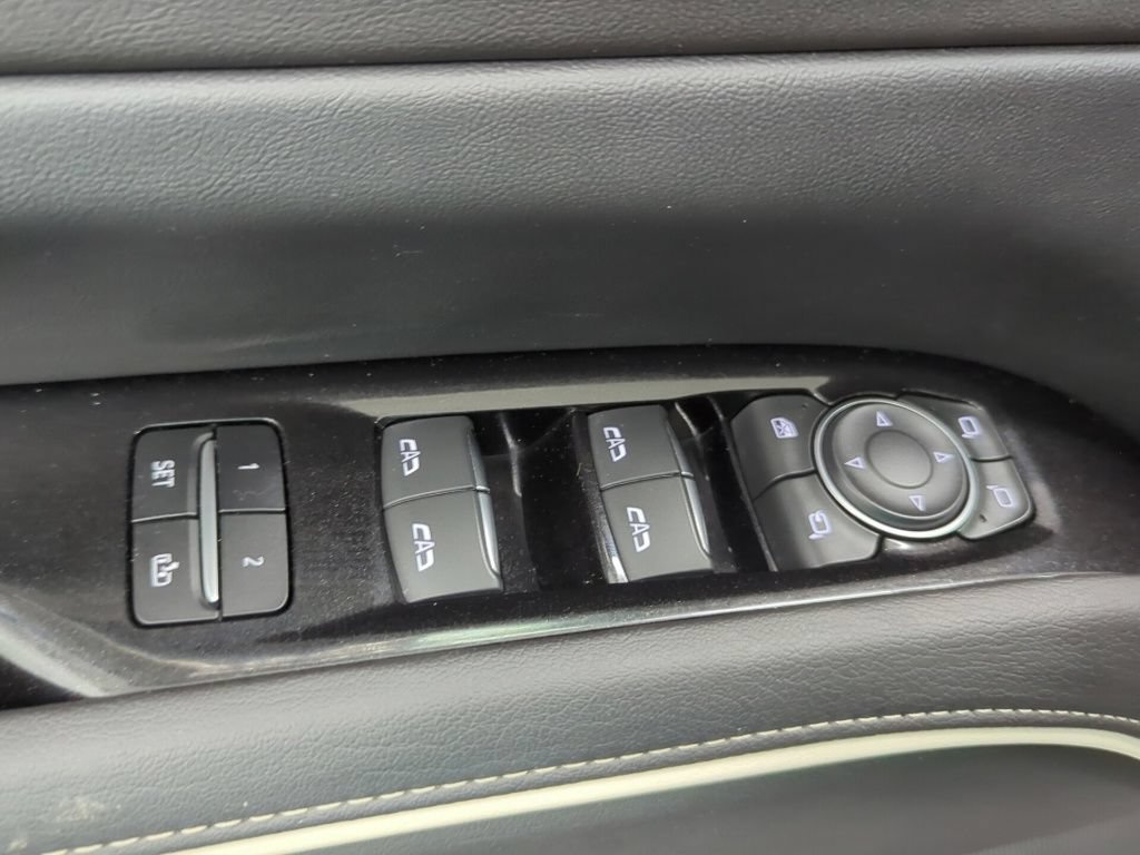 Used 2022 Cadillac Escalade Luxury w/ LPO, Floor Liner Package AWD/4WD image 11