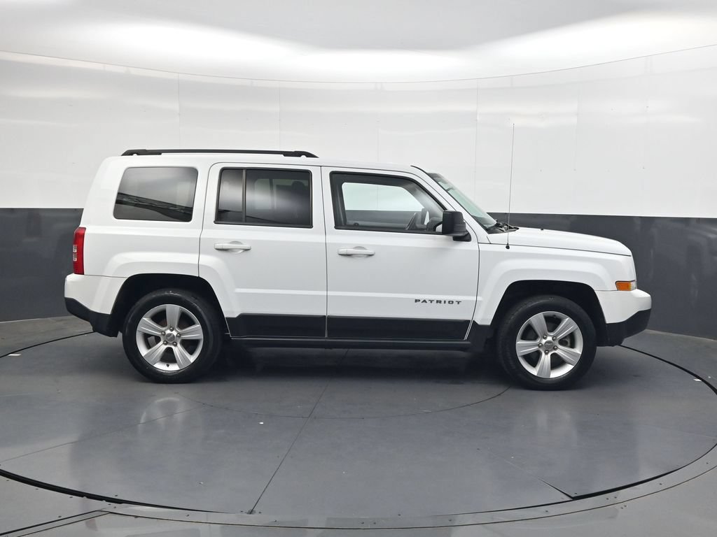 Used 2015 Jeep Patriot Latitude FWD image 3