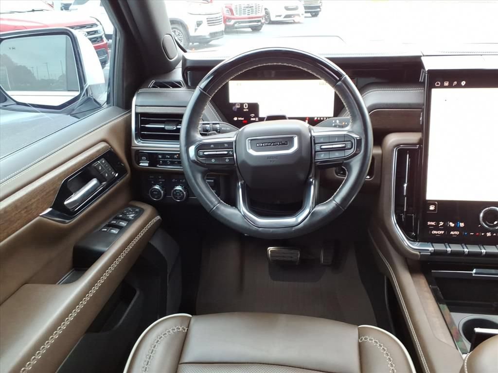 Used 2025 GMC Yukon Denali Ultimate w/ LPO, Floor Liner Package AWD/4WD image 29