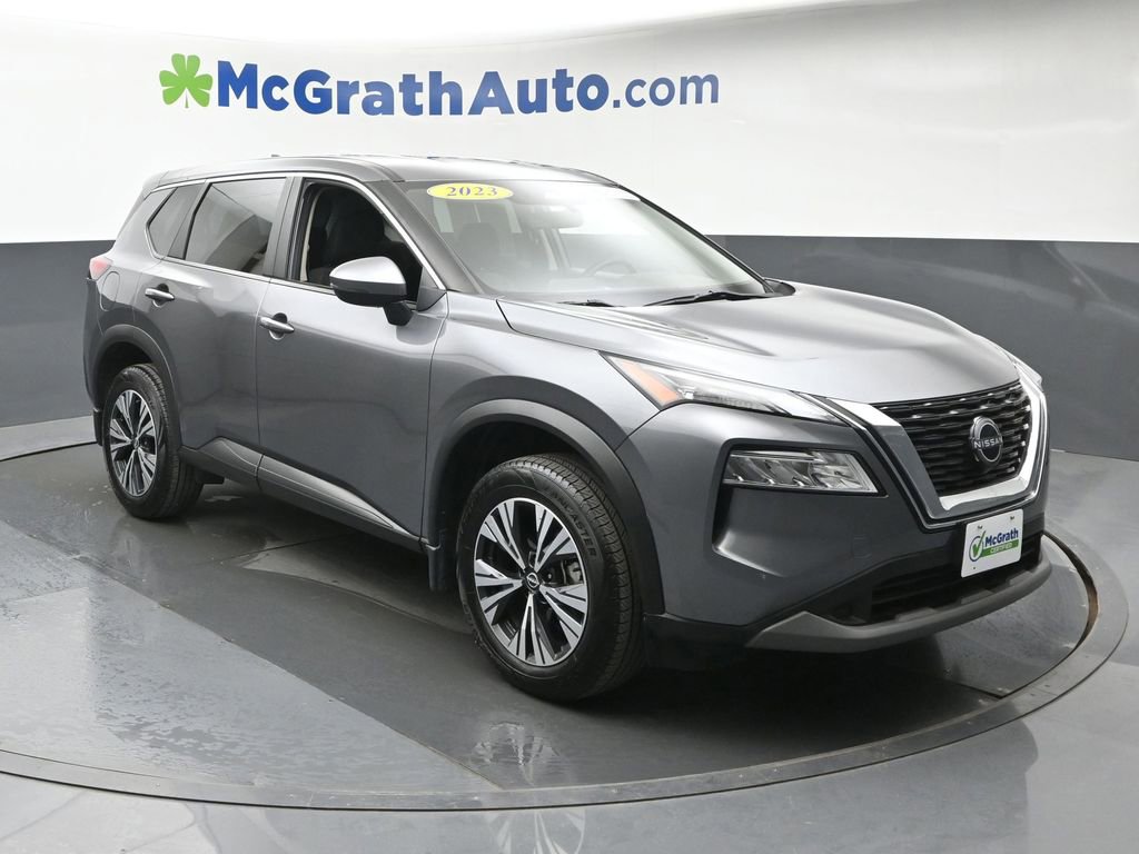 Used 2023 Nissan Rogue SV image 2