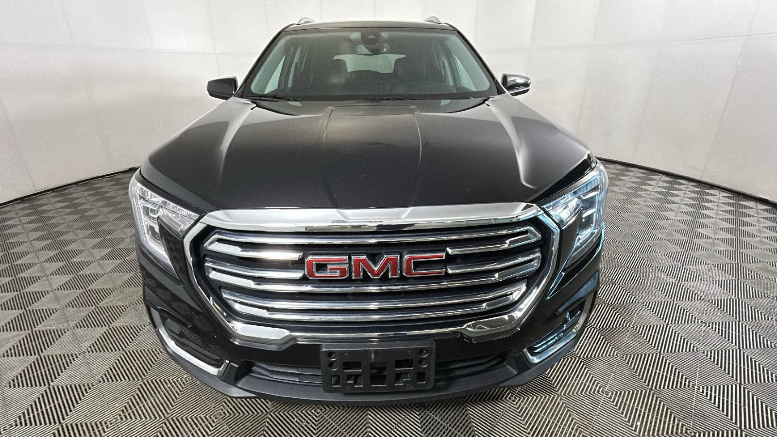 Used 2024 GMC Terrain SLT AWD/4WD image 9
