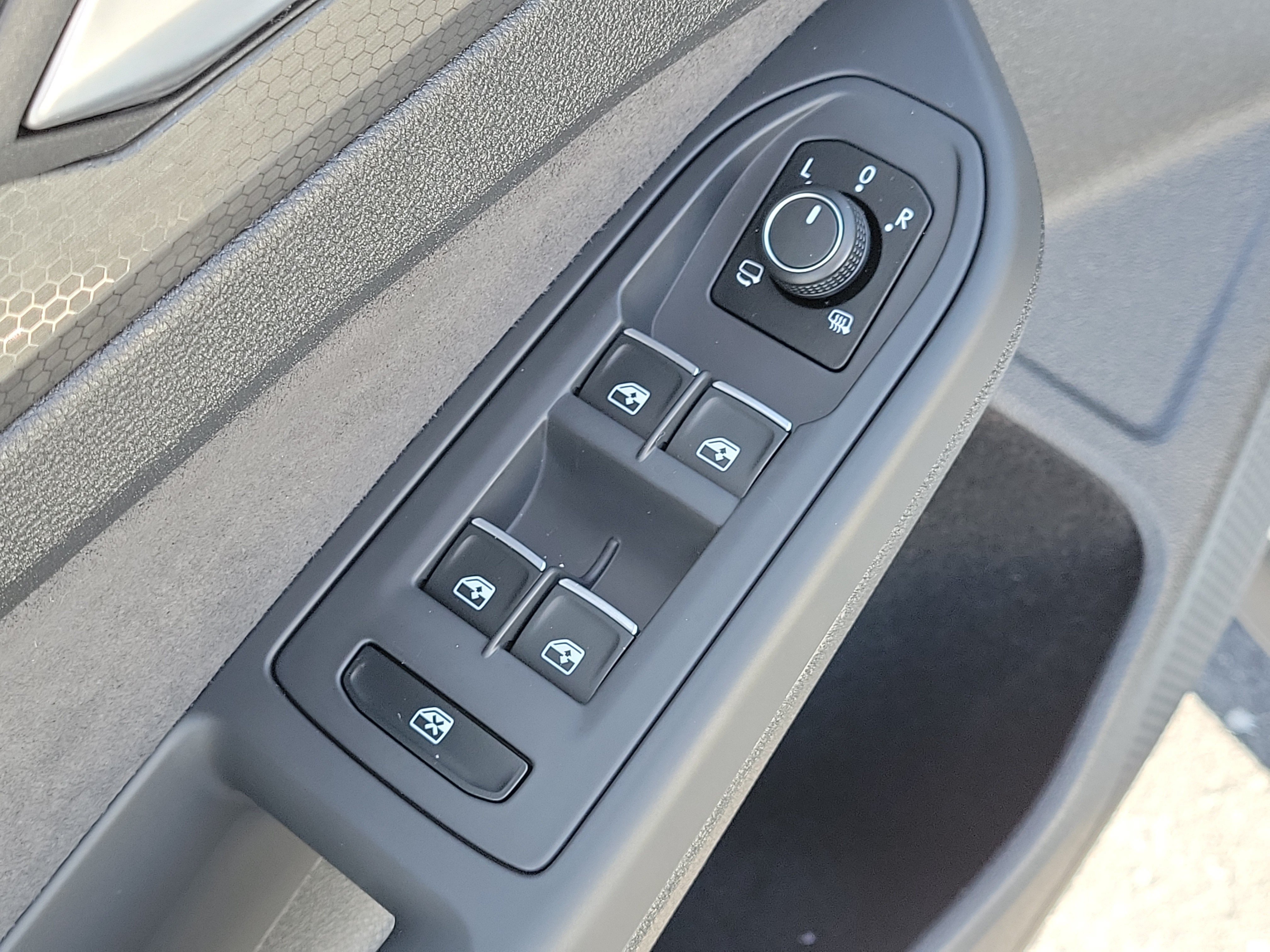 Used 2024 Volkswagen GTI SE FWD image 18