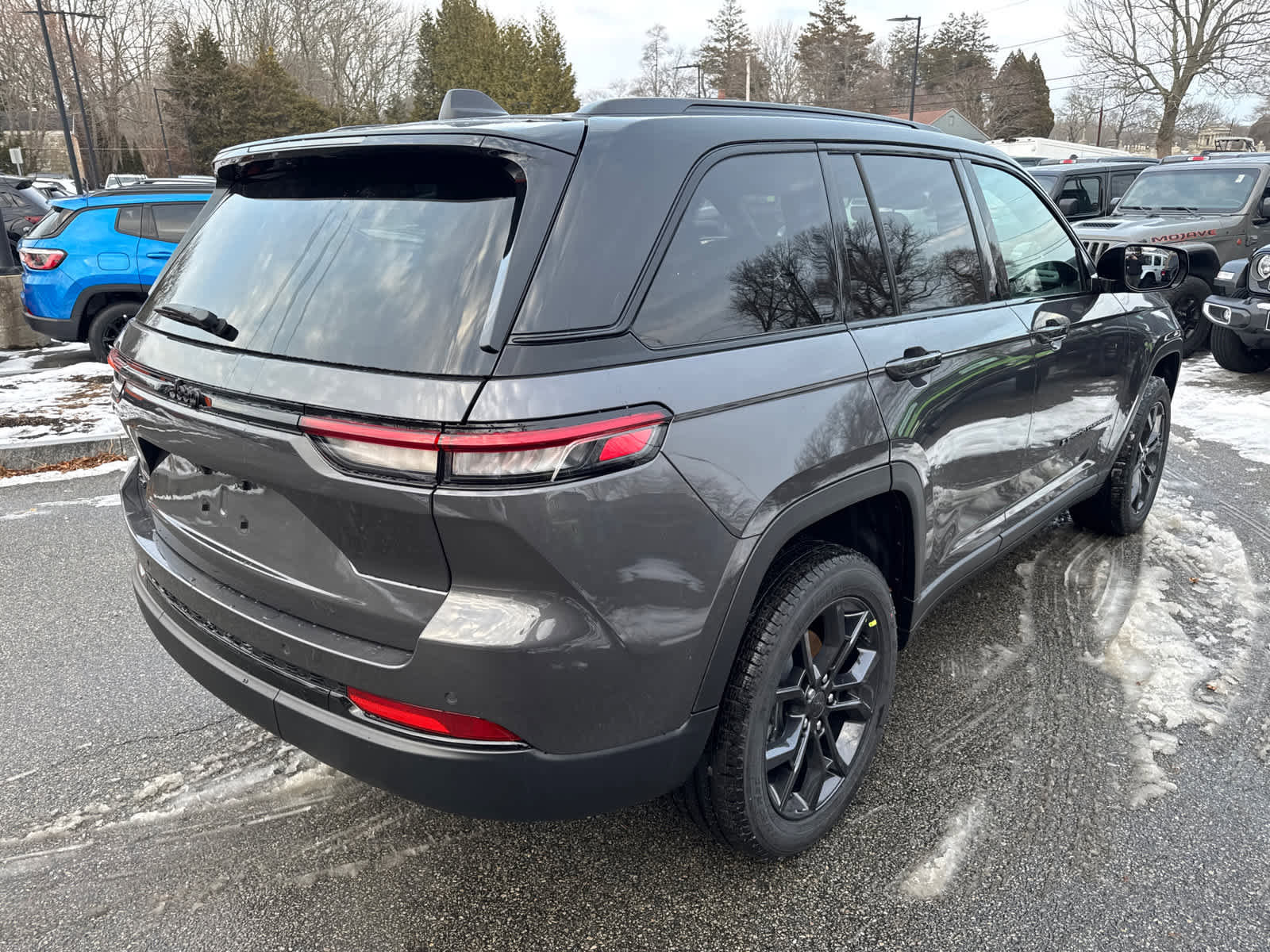 New 2025 Jeep Grand Cherokee Limited w/ Trailer Tow Package AWD/4WD image 6