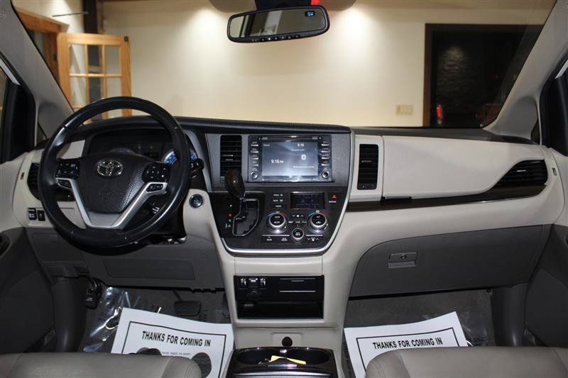 Used 2020 Toyota Sienna XLE AWD/4WD image 14