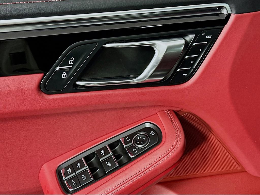 Certified 2023 Porsche Macan AWD/4WD image 20
