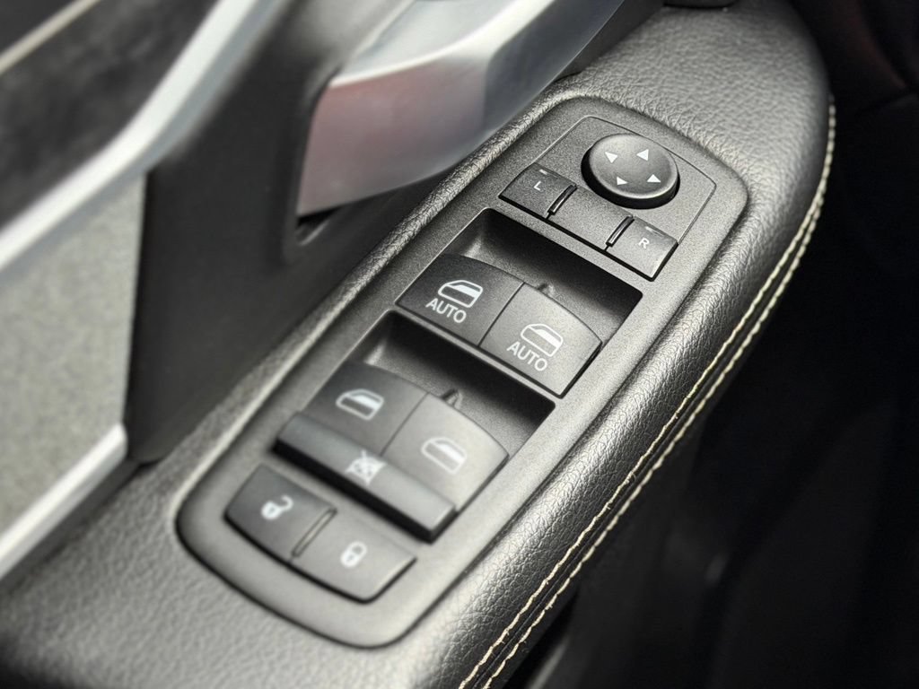 Used 2022 RAM 2500 Big Horn w/ Level C Equiment Group AWD/4WD image 19
