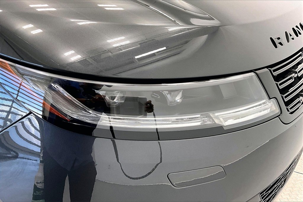 Used 2025 Land Rover Range Rover Sport SE image 31