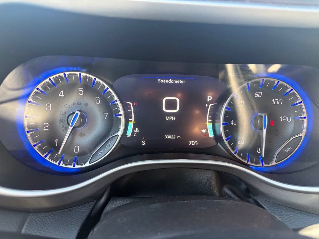 Certified 2024 Chrysler Pacifica Touring-L FWD image 6