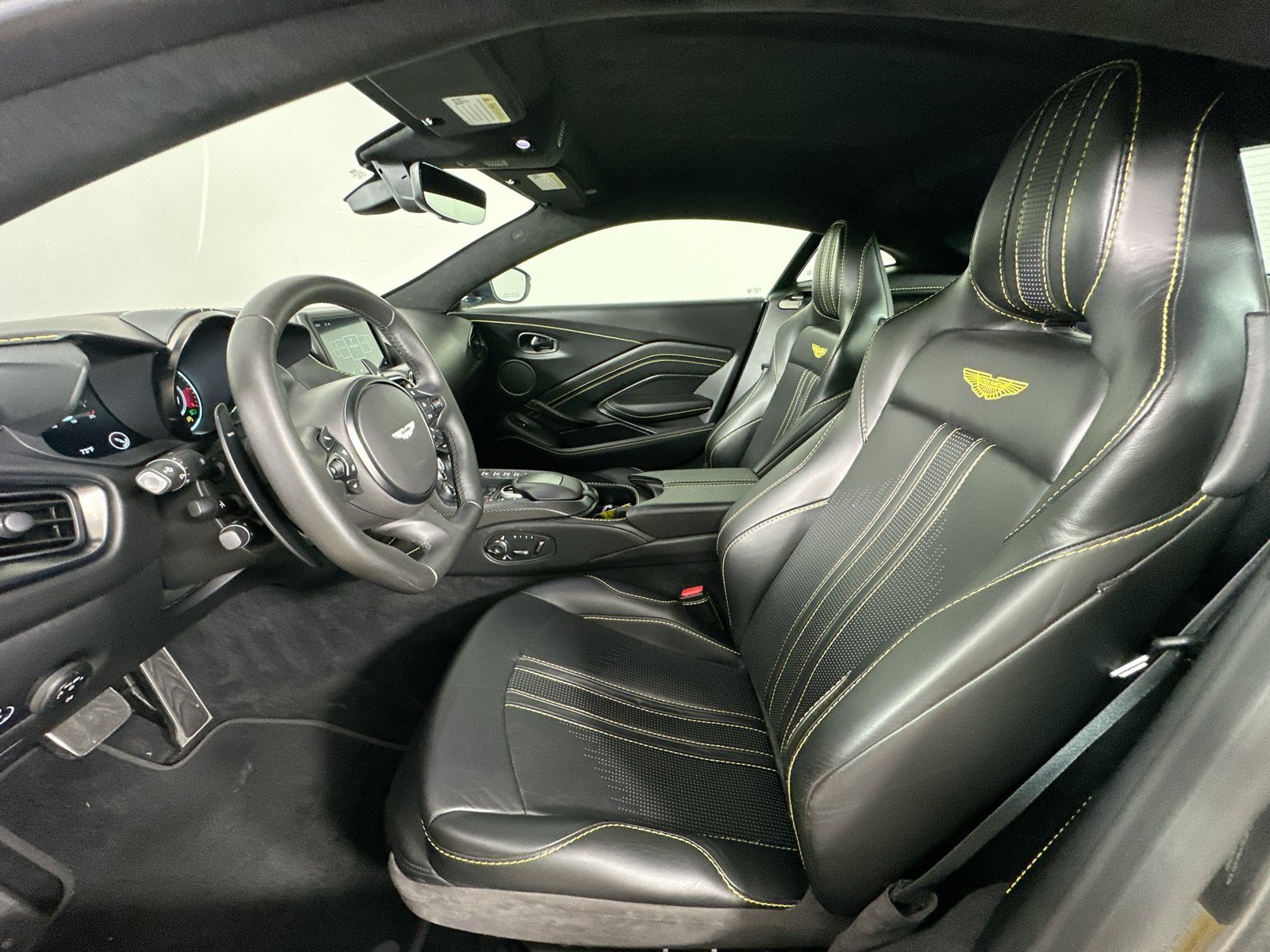 Used 2019 Aston Martin V8 Vantage Coupe RWD image 29