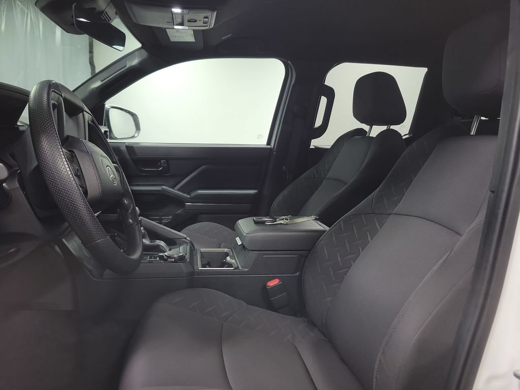 Used 2025 Toyota Tacoma SR5 AWD/4WD image 16