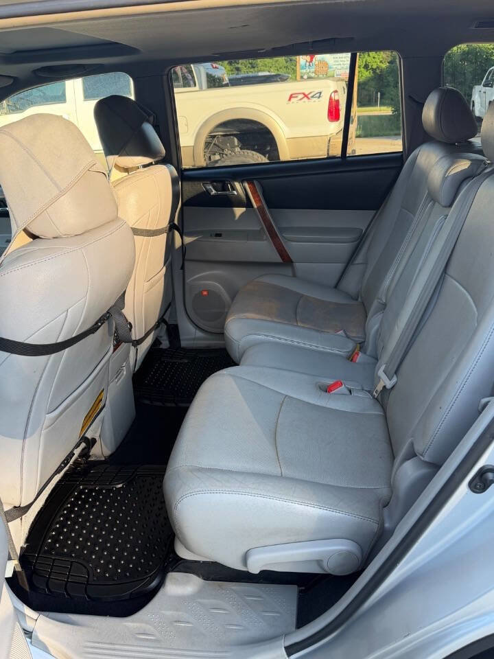 Used 2011 Toyota Highlander Limited w/ Tow Pkg FWD image 10