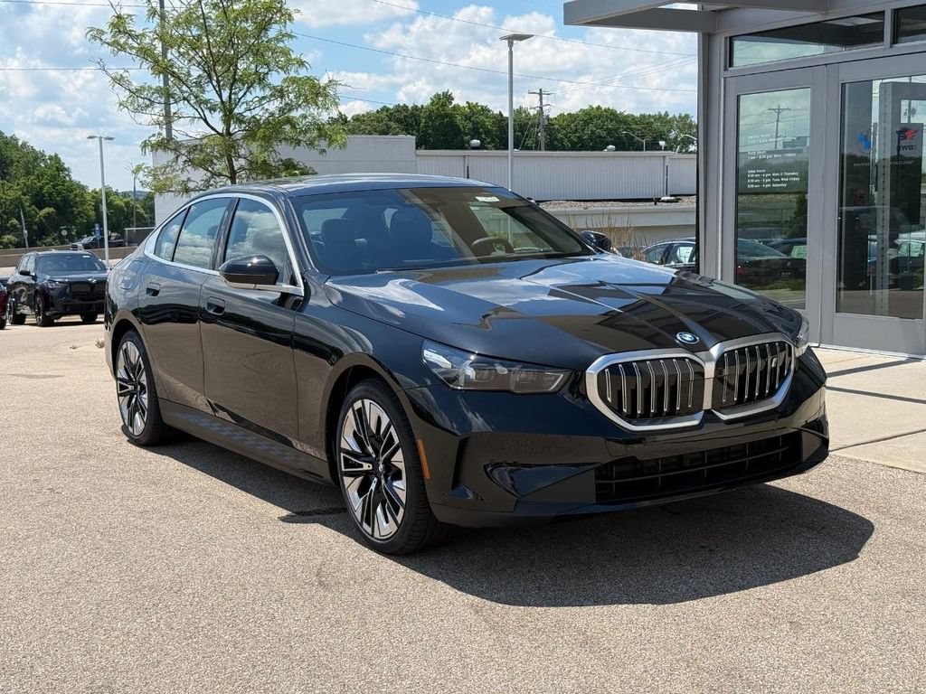 New 2027 BMW i5 xDrive40 AWD/4WD image 1
