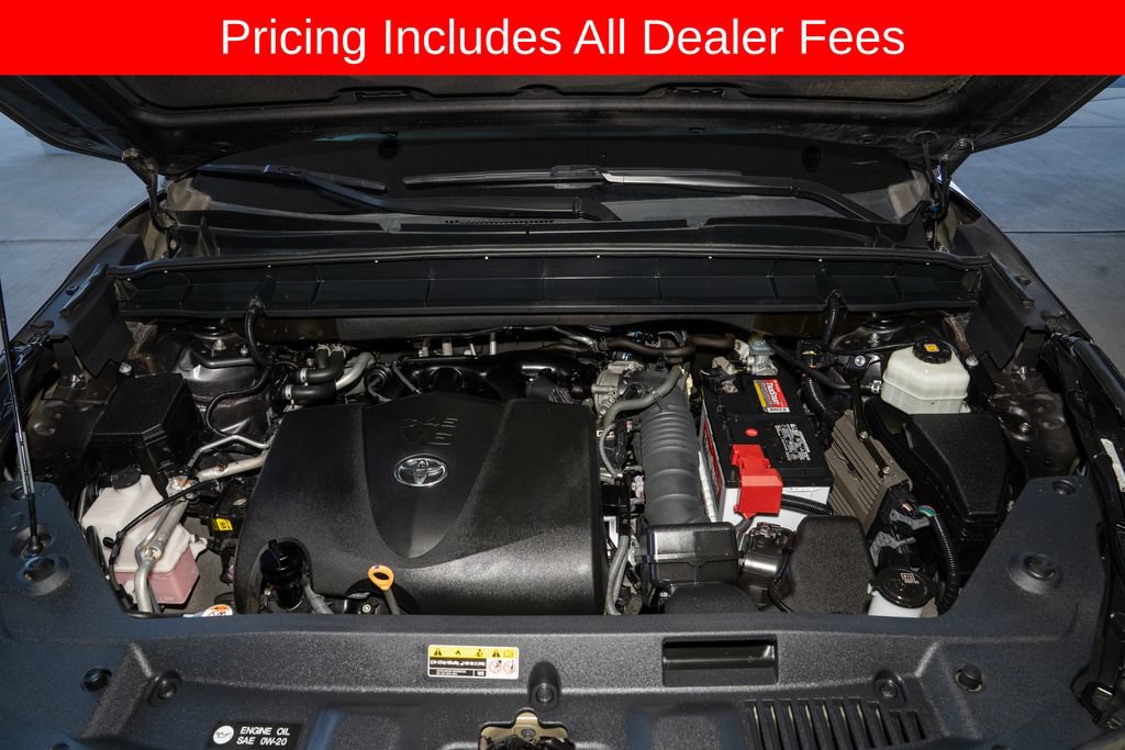 Used 2021 Toyota Highlander XLE FWD image 22
