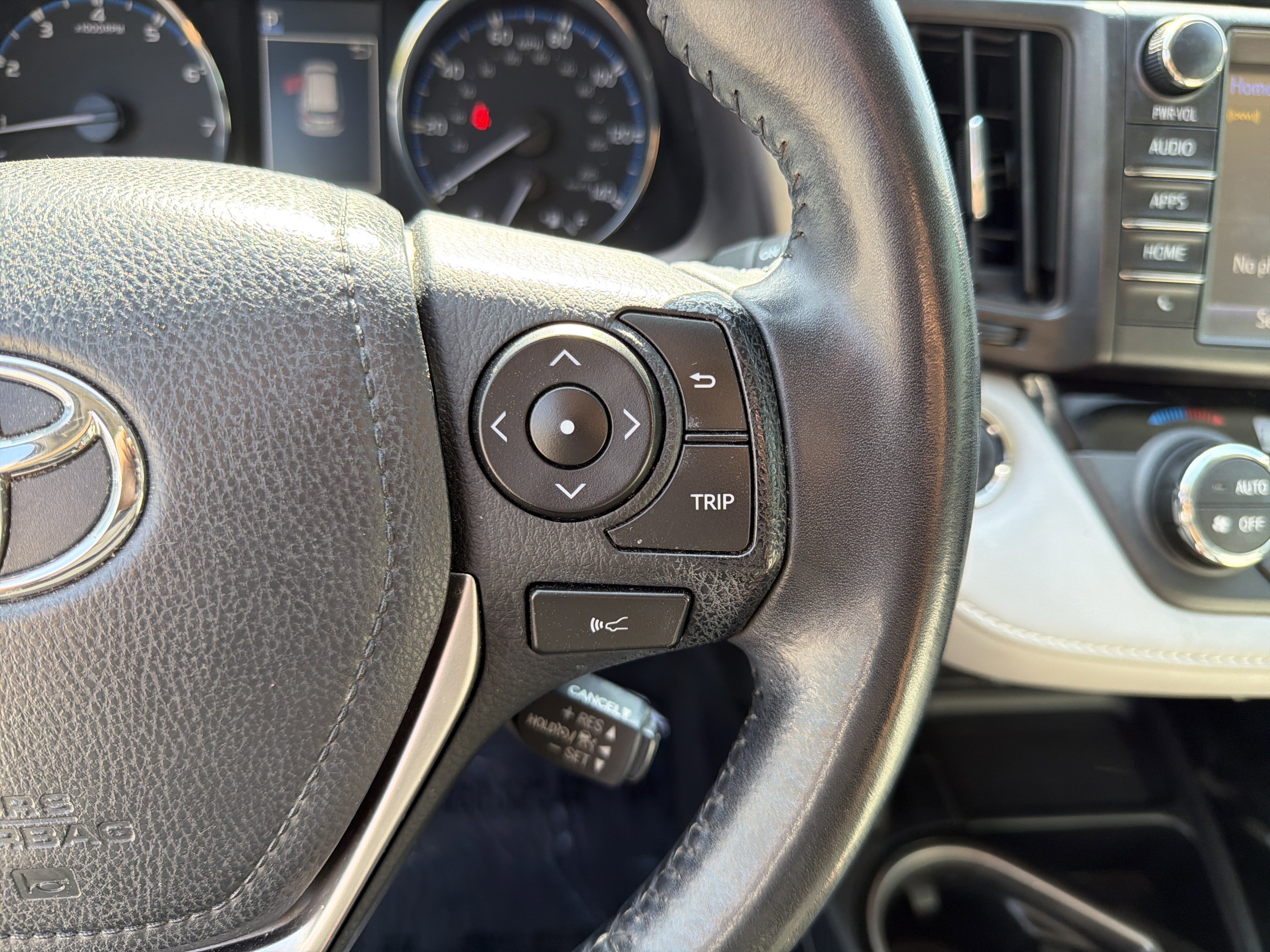 Used 2018 Toyota RAV4 Limited image 34