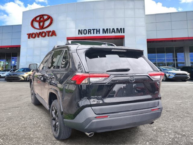 Used 2023 Toyota RAV4 XLE w/ Convenience Package FWD image 3