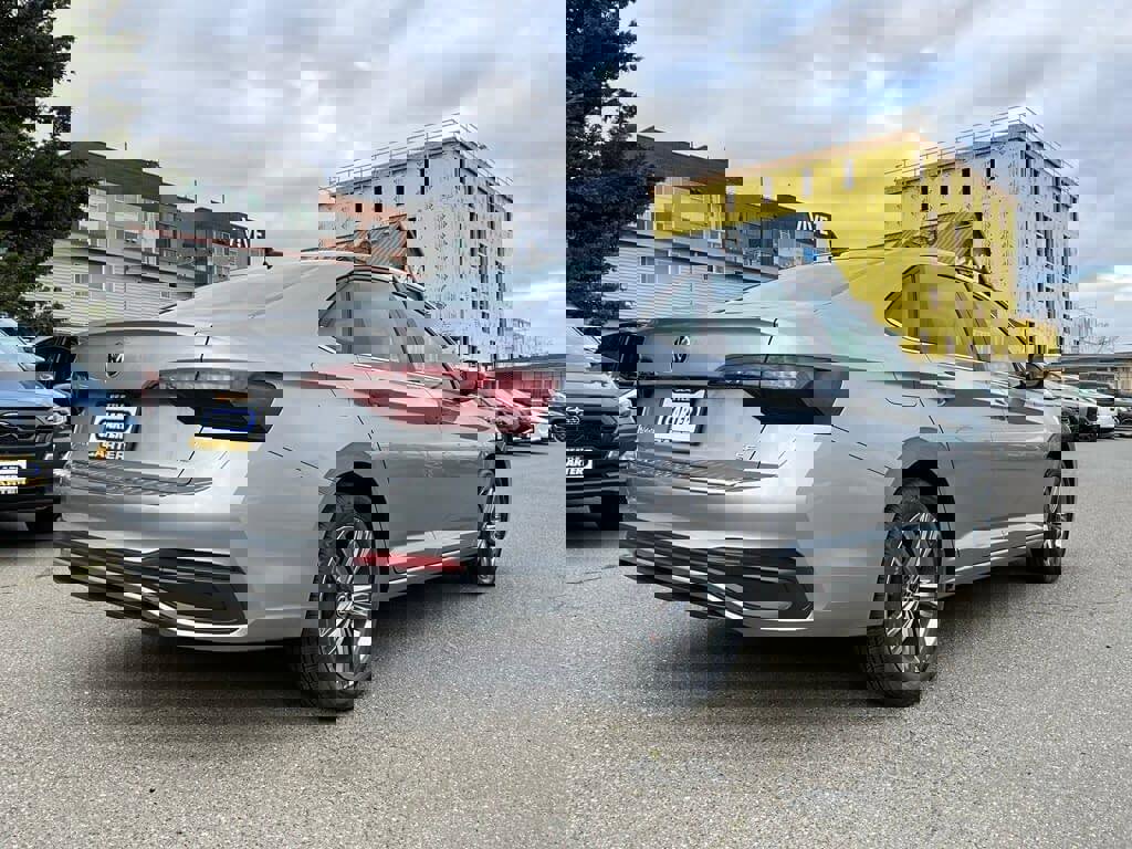 Certified 2023 Volkswagen Jetta SE w/ Panoramic Sunroof Package image 8