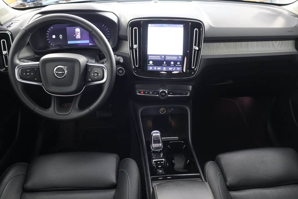 Used 2024 Volvo XC40 B5 Plus AWD/4WD image 2