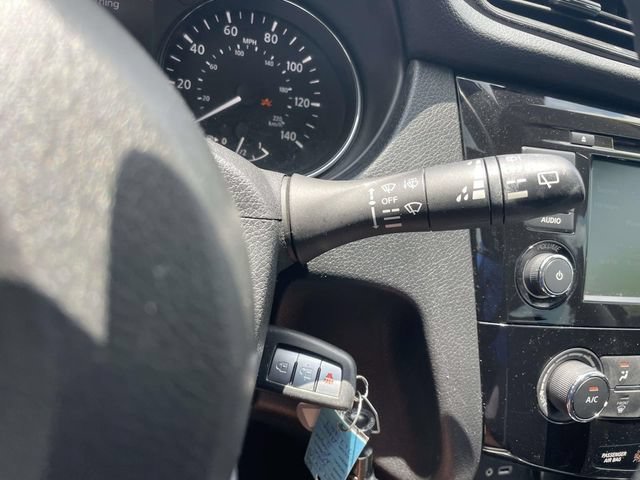 Used 2020 Nissan Rogue S FWD image 24