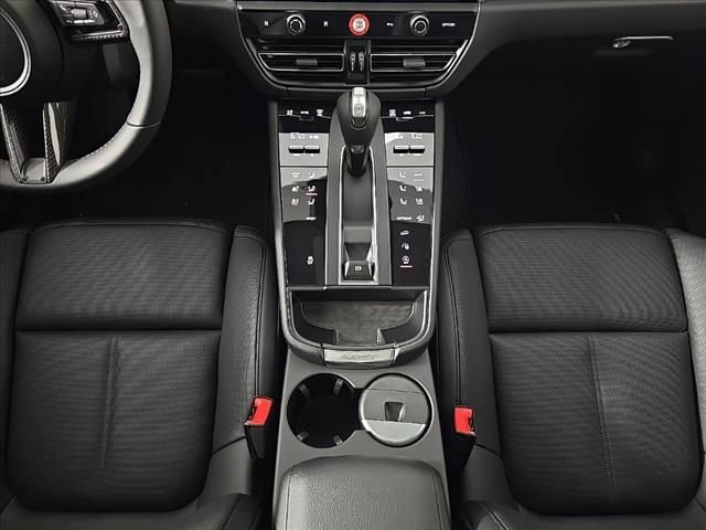 Certified 2025 Porsche Macan image 21