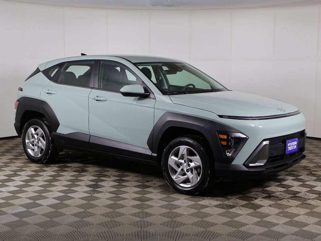 Used 2024 Hyundai Kona SE image 2